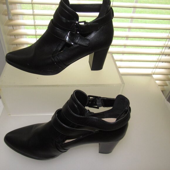 Liz Claiborne Camelia Black Leather Cut-Out Strap Booties — Pointed-Toe Size 10 - Picture 3 of 9
